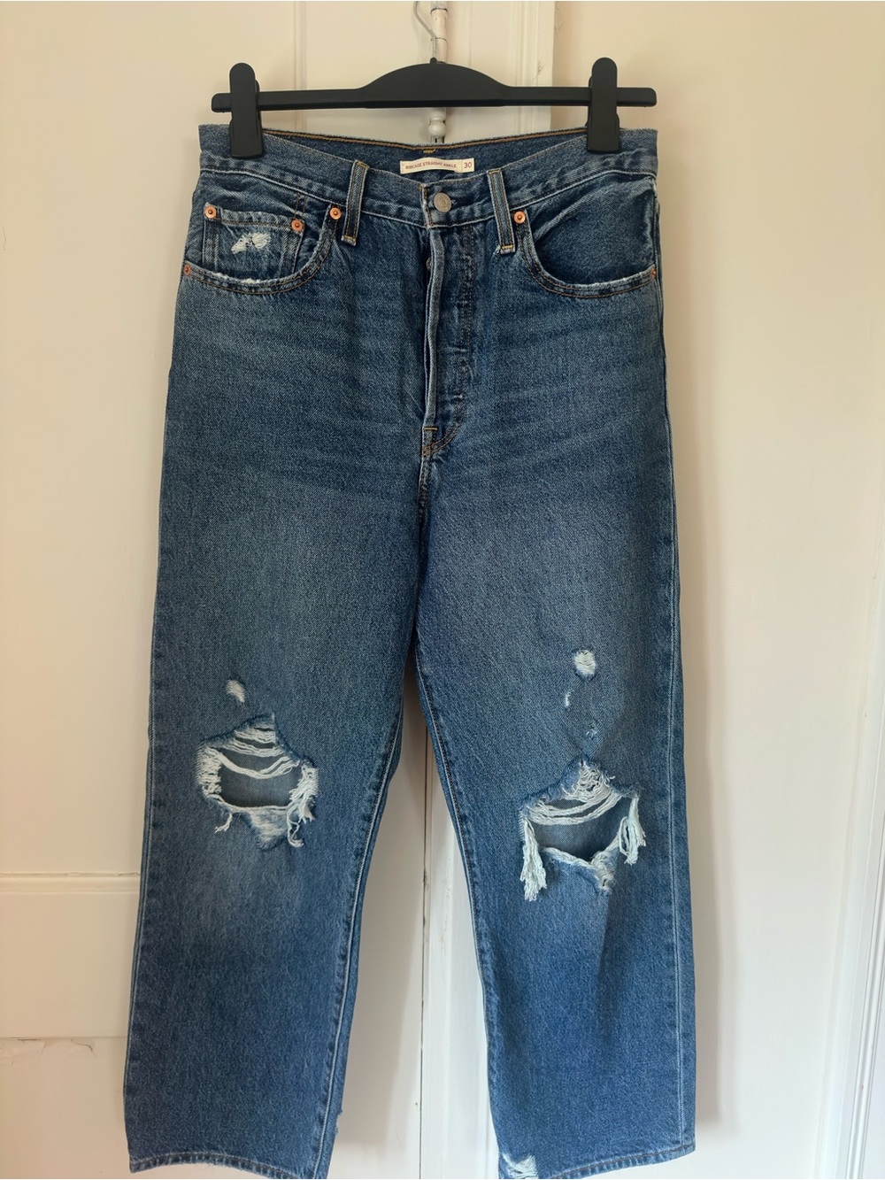 LEVI Women’s Ribcage Ankle Distressed Jeans